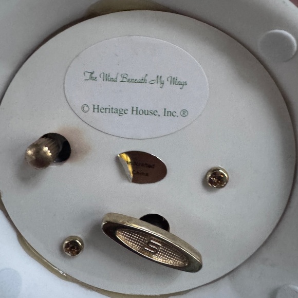 Collectable Heritage House Bird Bell Music Box plays “The Wind Behind My Wings“ - Picture 5 of 5